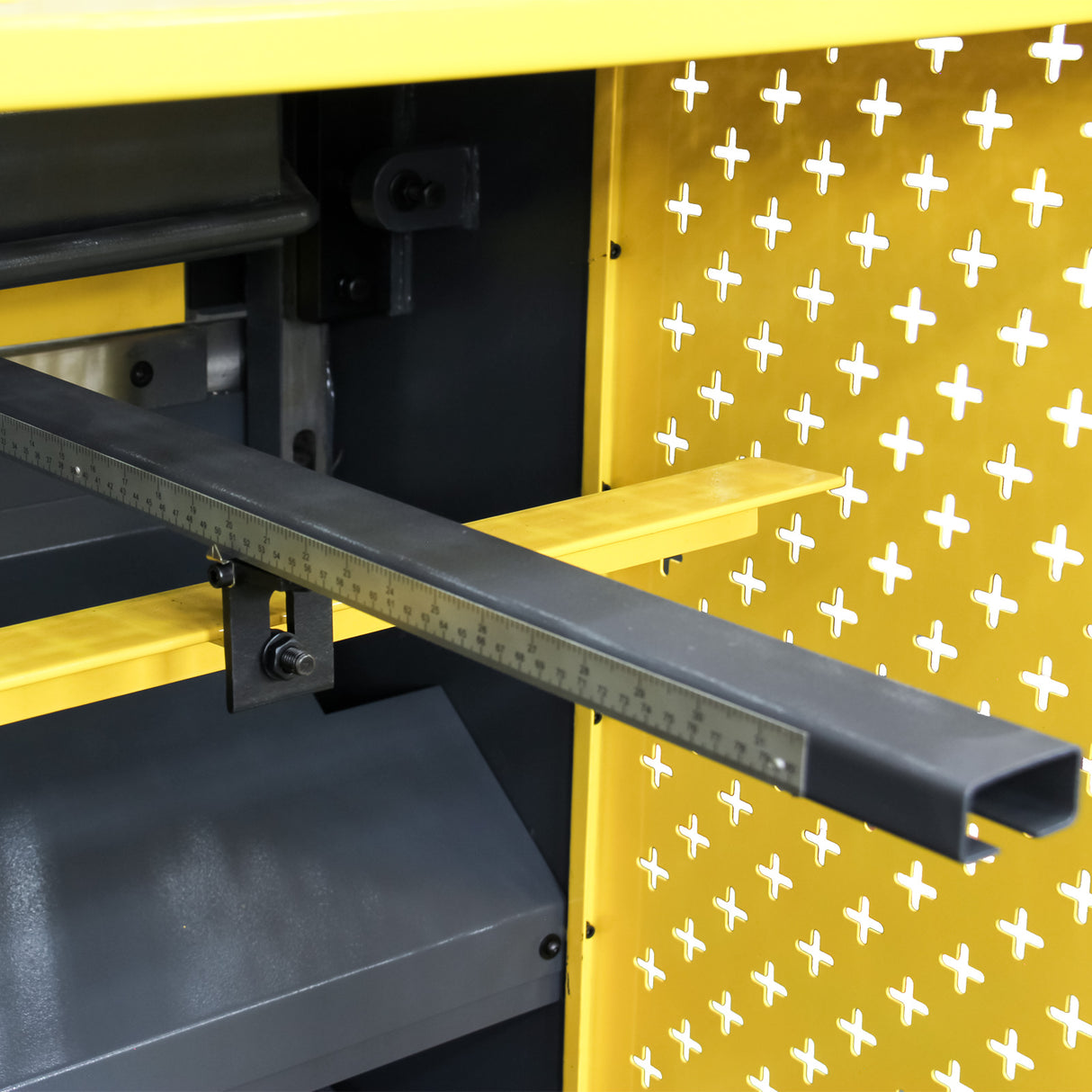 Hydraulic Guillotine HQ01-9816B, 2500mm x 1.6mm Capacity, Vertical Slide Shearing Machine with Roving Foot Pedal, Back Gauge & Safety Laser Lights, Industrial Metal Fabrication