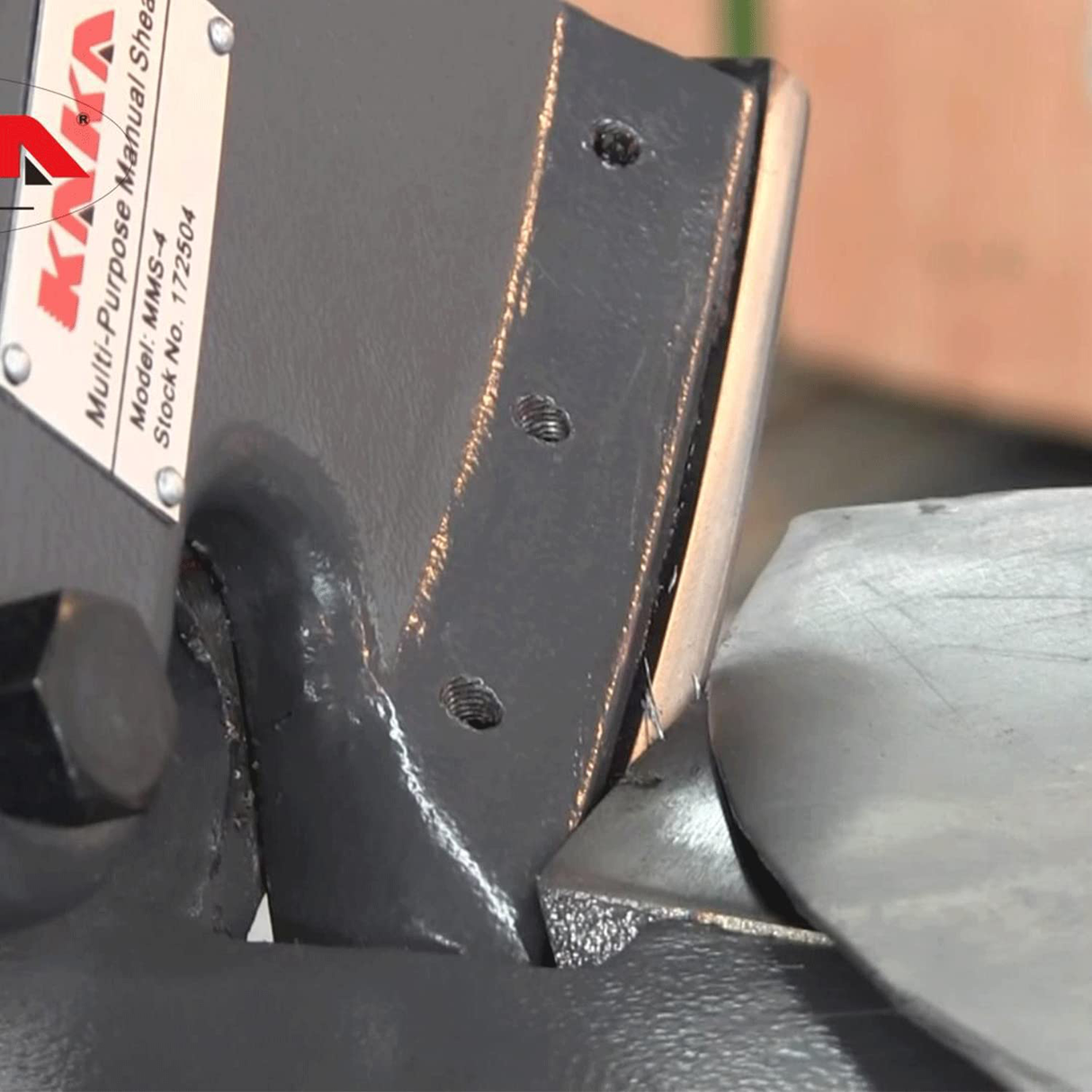 SMOOTH OPERATION: Our sheet metal shear is made from high-quality cast iron and is designed to allow materials to pass through smoothly, without getting stuck.