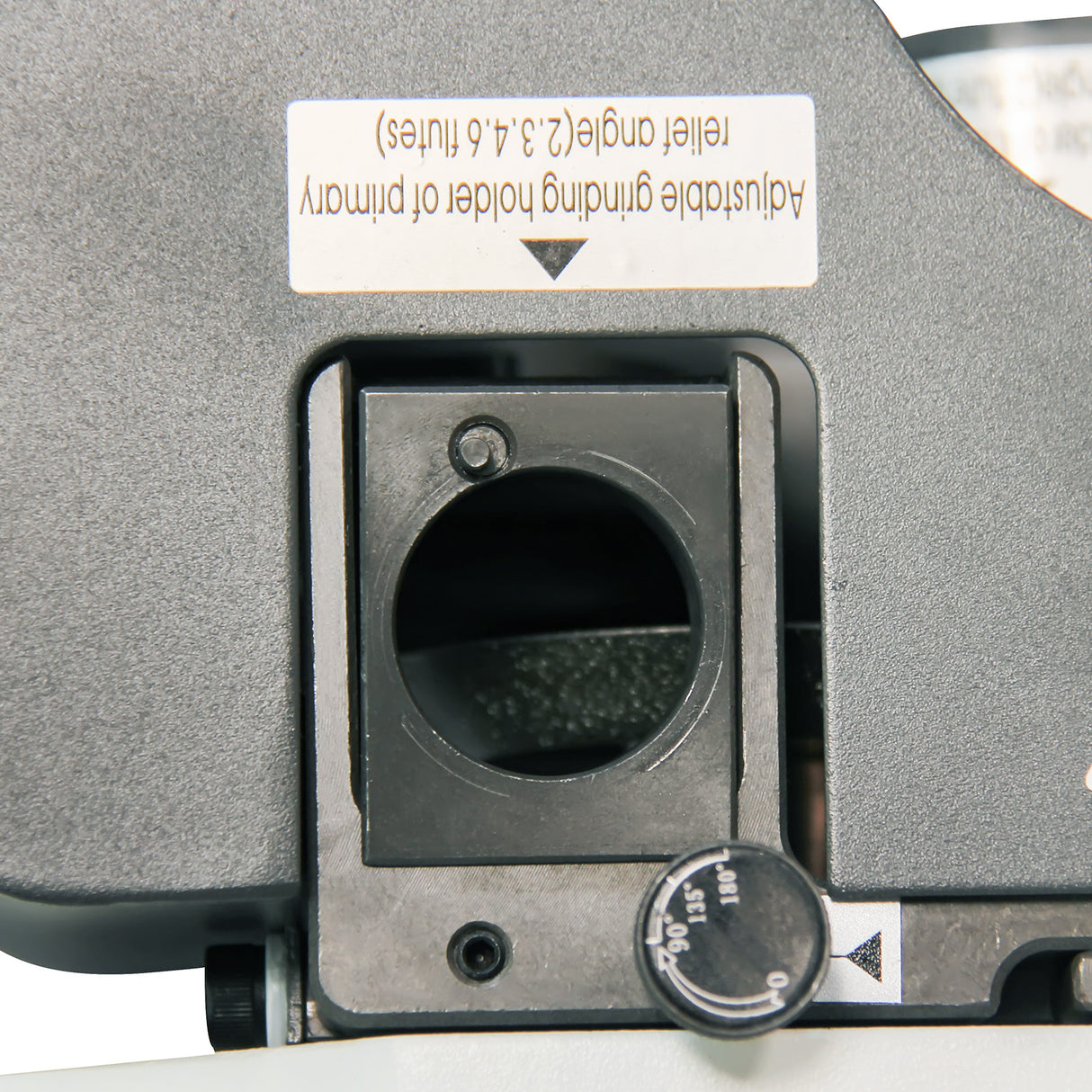 Adjustable grinding holder of primary relief angle