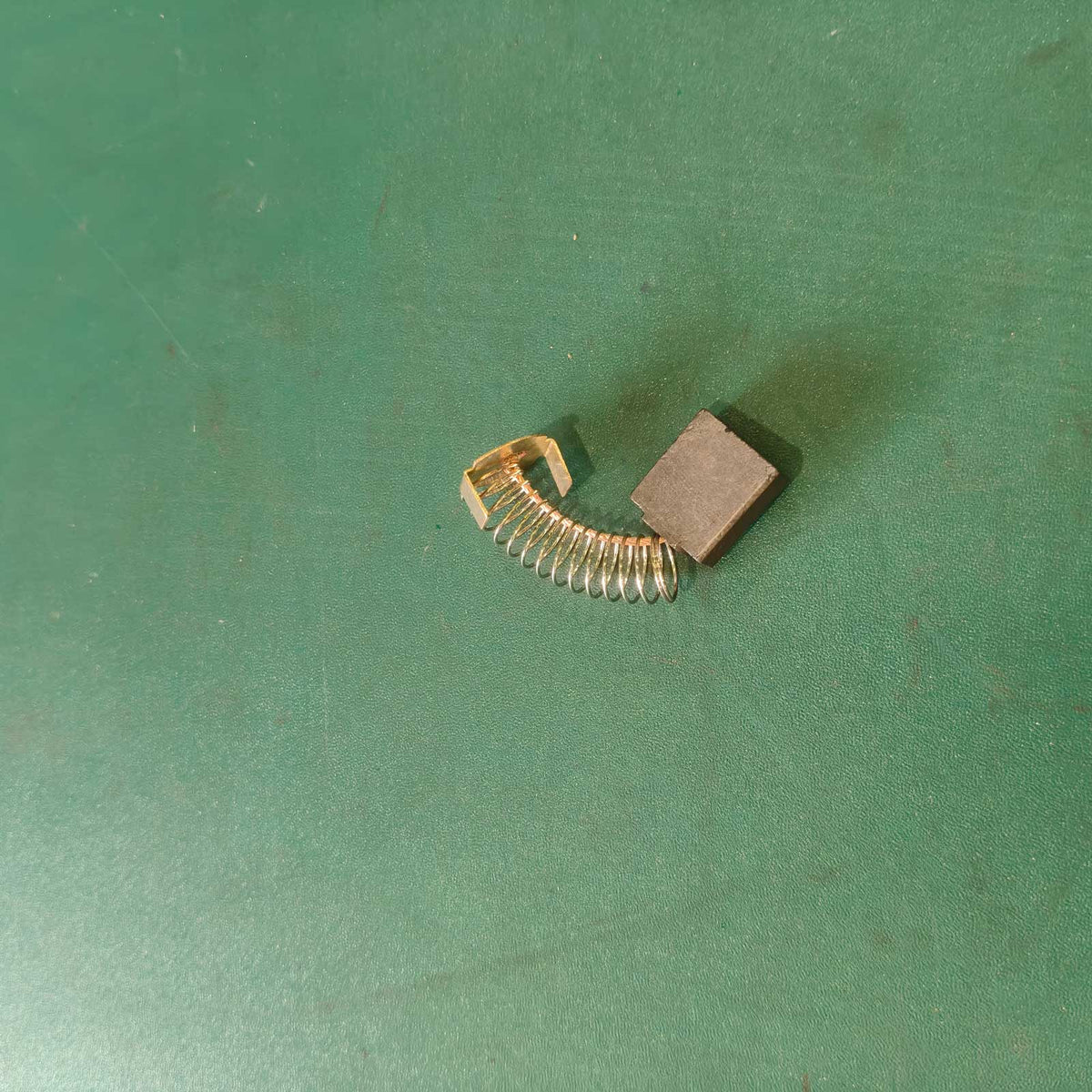 Pair of Carbon Brush 5x16x17mm with Spring Lead, 2 pcs of Carbon Brush