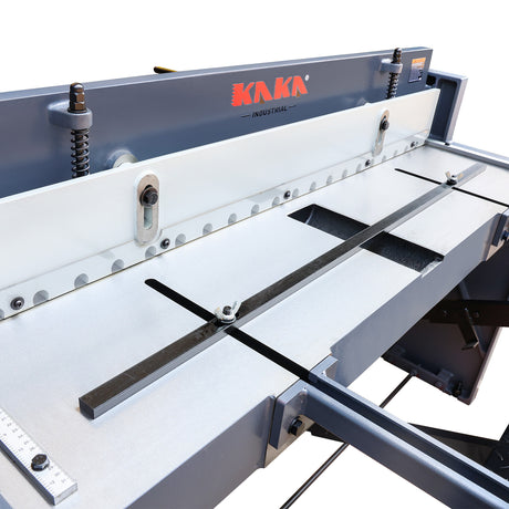 Manual Treadle Guillotine clamping